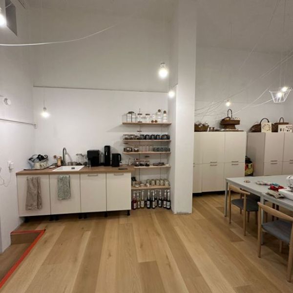 
Local commercial de 110 m² situé rue Beauvoisine.
