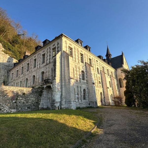 
STUDIO  -  32m² - COUVENT STE BARBE - CANTELEU - REF 6030
