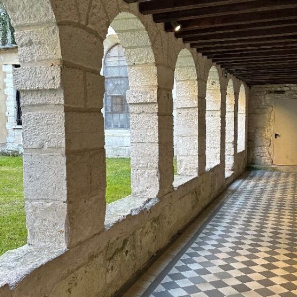 
STUDIO  -  32m² - COUVENT STE BARBE - CANTELEU - REF 6030
