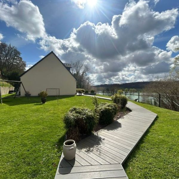 
maison avec piscine à vendre à st Hellier
