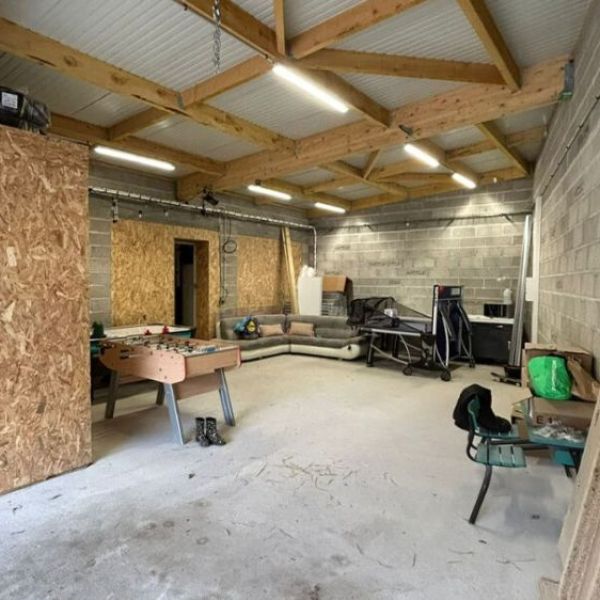 
maison avec piscine à vendre à st Hellier
