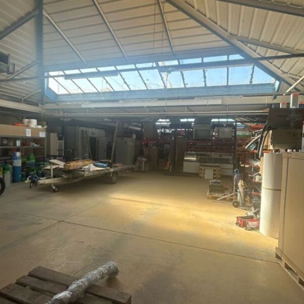 
Entrepôt à louer de 310 m² à ST SAENS - Bail commercial 3/6/9
