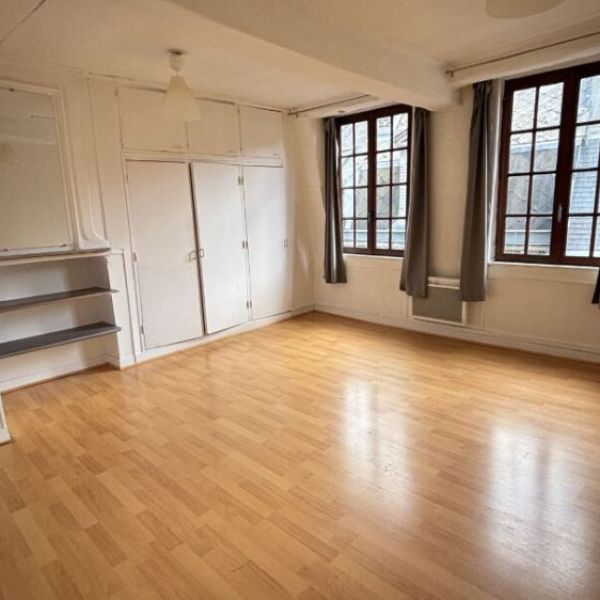 
APPARTEMENT T1 HYPERCENTRE - GROS HORLOGE - ref 1952
