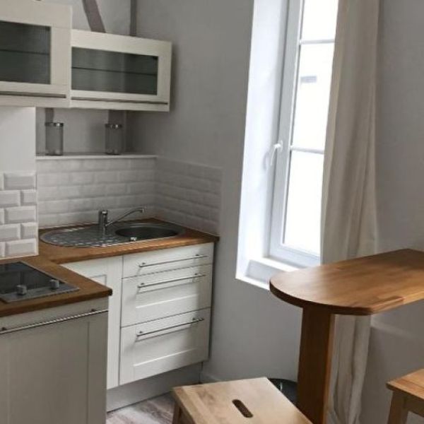 
STUDIO MEUBLÉ DE 24M² - QUARTIER BEAUVOISINE - HOTEL DE VILLE - REF 2189
