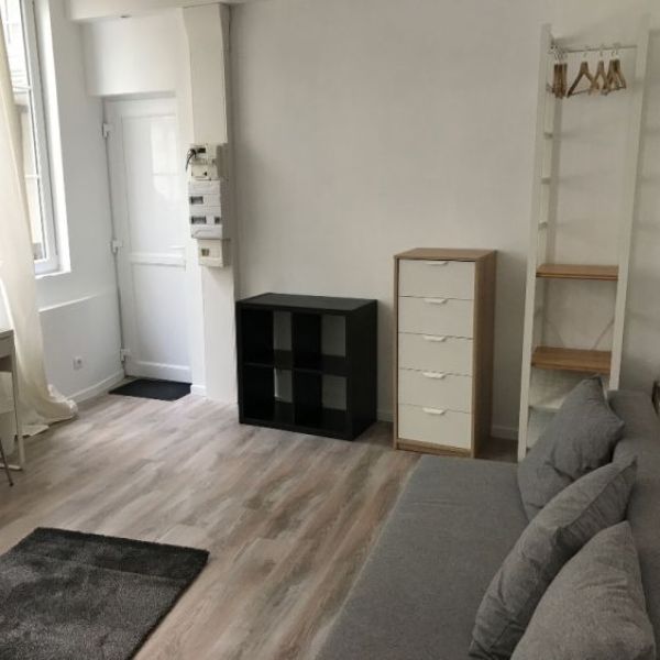 
STUDIO MEUBLÉ DE 24M² - QUARTIER BEAUVOISINE - HOTEL DE VILLE - REF 2189
