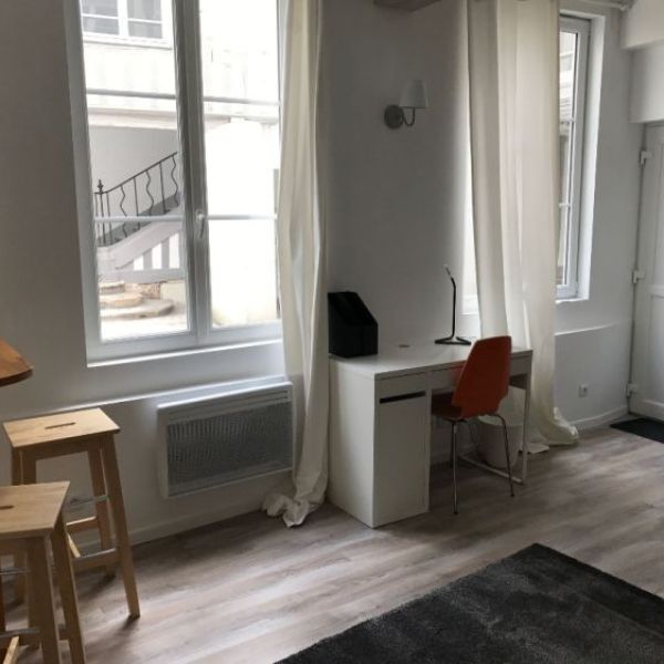 
STUDIO MEUBLÉ DE 24M² - QUARTIER BEAUVOISINE - HOTEL DE VILLE - REF 2189
