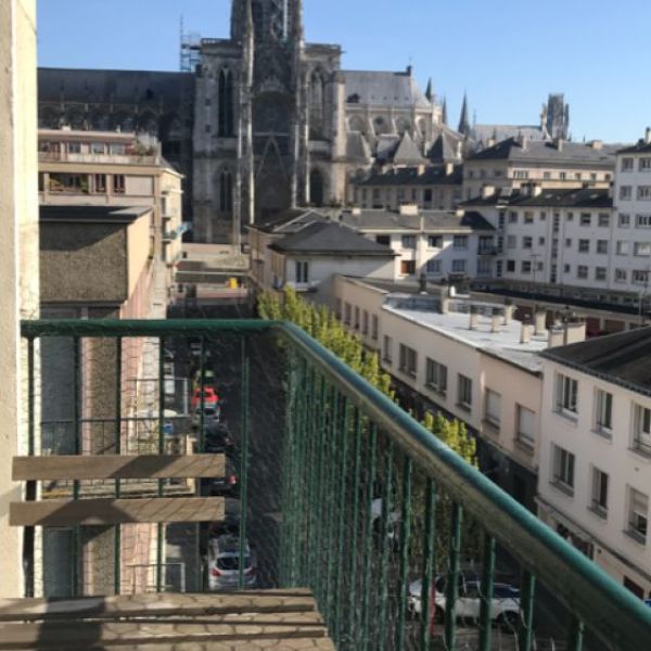 
APPARTEMENT TYPE 3 - CENTRE VILLE - 64M² - REF 4518
