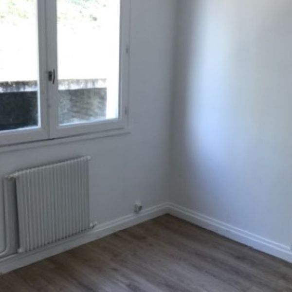 
APPARTEMENT T3 - 60M2 - MOULINEAUX - 5755
