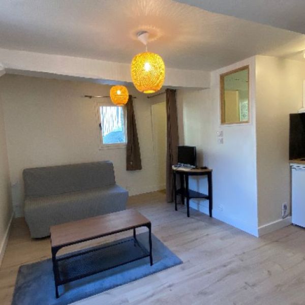 
STUDIO MEUBLÉ - 22.6M² - ROUEN CENTRE - REF 605
