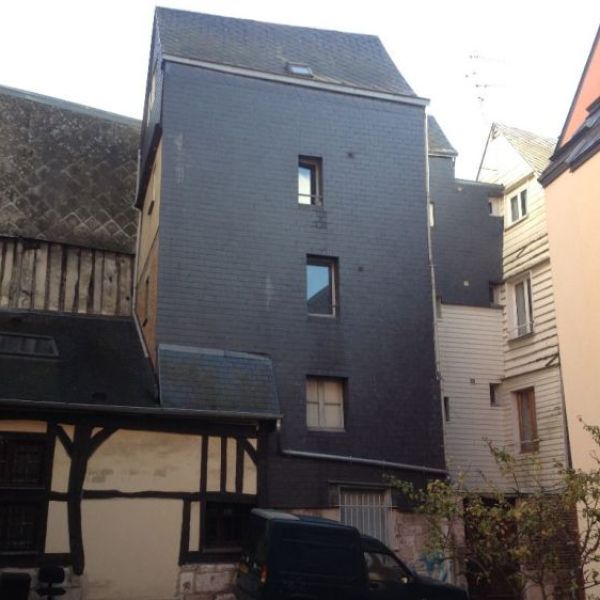 
STUDIO MEUBLÉ - 22.6M² - ROUEN CENTRE - REF 605
