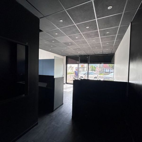 LOCAL COMMERCIAL A LOUER FACE A LA MAIRIE DE SAINT ETIENNE DU ROUVRAY