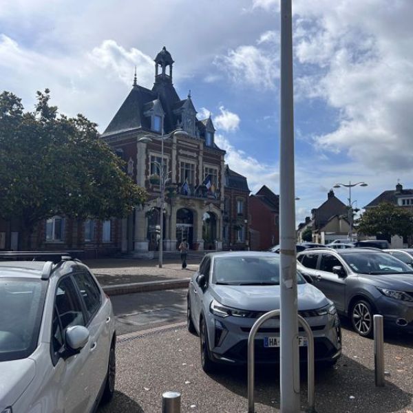 LOCAL COMMERCIAL A LOUER FACE A LA MAIRIE DE SAINT ETIENNE DU ROUVRAY