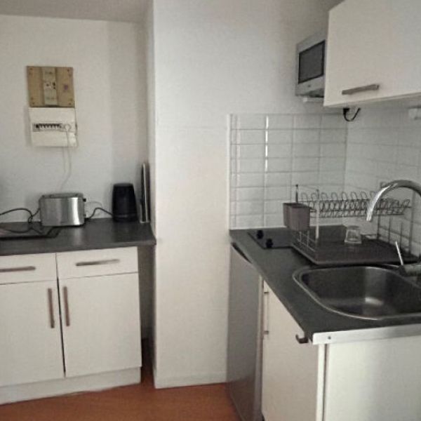 
STUDIO MEUBLÉ - 17 M² - PLACE CAUCHOISE
