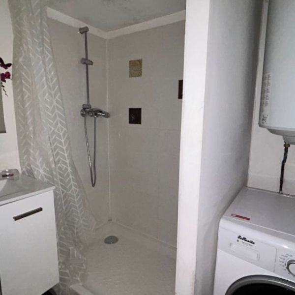 
STUDIO MEUBLÉ - 17 M² - PLACE CAUCHOISE
