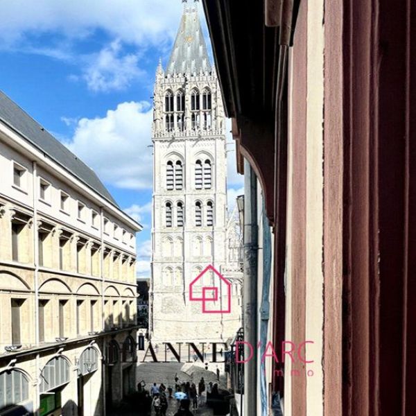 
Superbe T2 Coeur historique de ville, à 2 pas de la Cathédrale !

