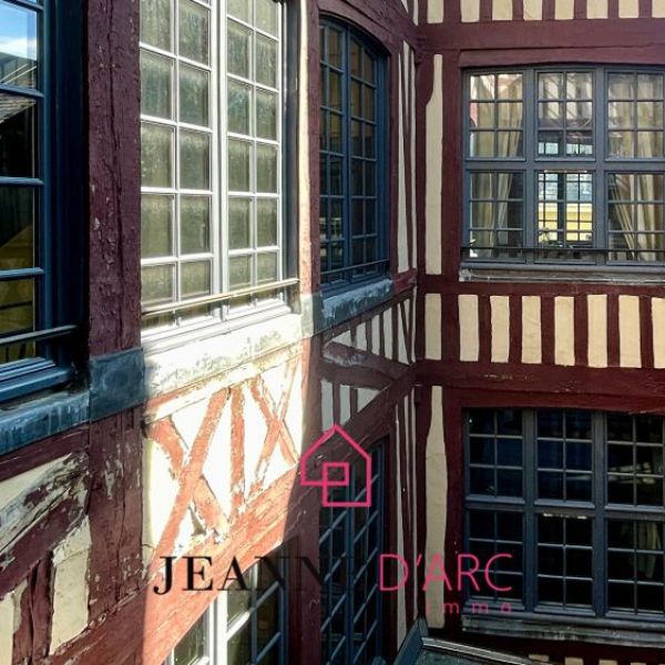 
Superbe T2 Coeur historique de ville, à 2 pas de la Cathédrale !
