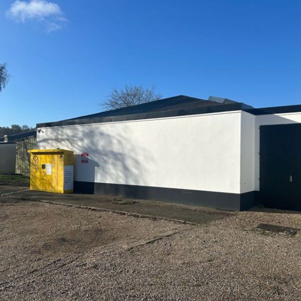 
Ensemble d' entrepôts et locaux commerciaux 900m² à vendre
