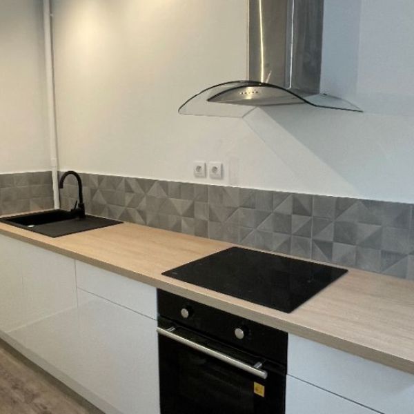 
MAISON DE VILLE DE TYPE 2 - 34 M² - VIEUX MARCHE - PLACE CAUCHOISE - REF 4544
