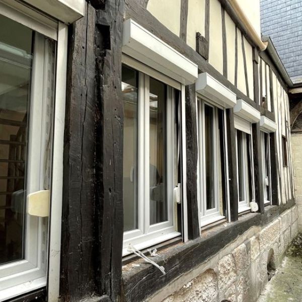 
MAISON DE VILLE DE TYPE 2 - 34 M² - VIEUX MARCHE - PLACE CAUCHOISE - REF 4544
