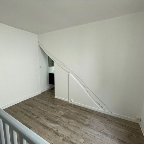 
MAISON DE VILLE DE TYPE 2 - 34 M² - VIEUX MARCHE - PLACE CAUCHOISE - REF 4544
