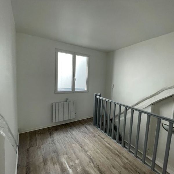 
MAISON DE VILLE DE TYPE 2 - 34 M² - VIEUX MARCHE - PLACE CAUCHOISE - REF 4544
