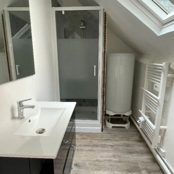 
MAISON DE VILLE DE TYPE 2 - 34 M² - VIEUX MARCHE - PLACE CAUCHOISE - REF 4544
