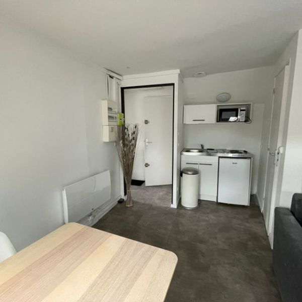 
APPARTEMENT MEUBLÉ DE TYPE 2 - PLACE SAINT MARC - 26 M²
