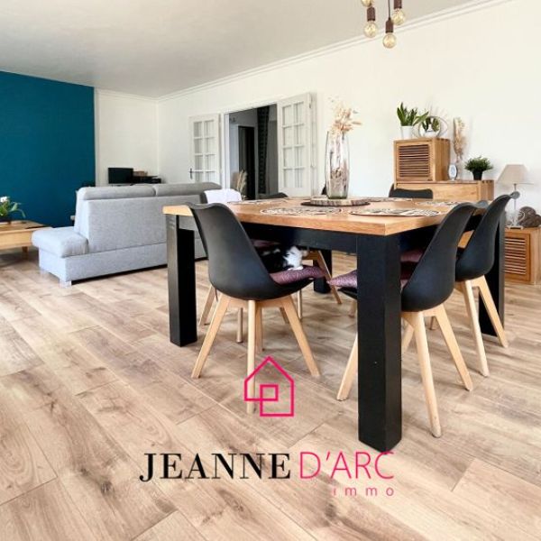
Maison fraichement rénovée, jardin, garage, proches ttes commodités
