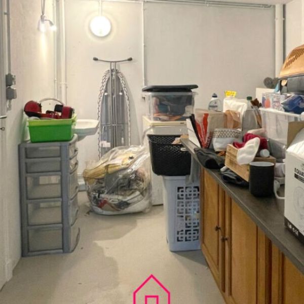 
Maison fraichement rénovée, jardin, garage, proches ttes commodités
