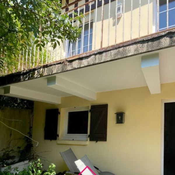 
Maison fraichement rénovée, jardin, garage, proches ttes commodités
