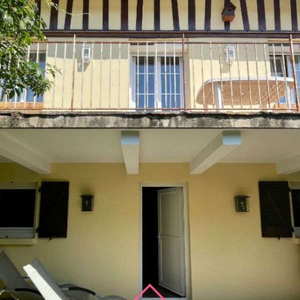 
Maison fraichement rénovée, jardin, garage, proches ttes commodités
