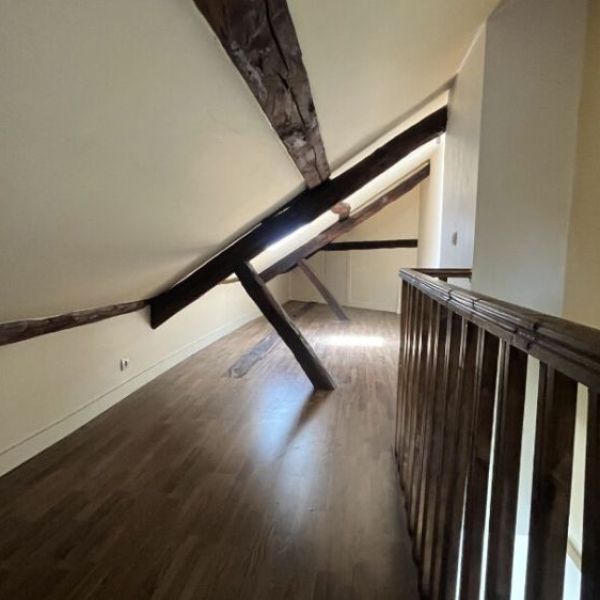 APPARTEMENT T2 DUPLEX RUE BEAUVOISINE !