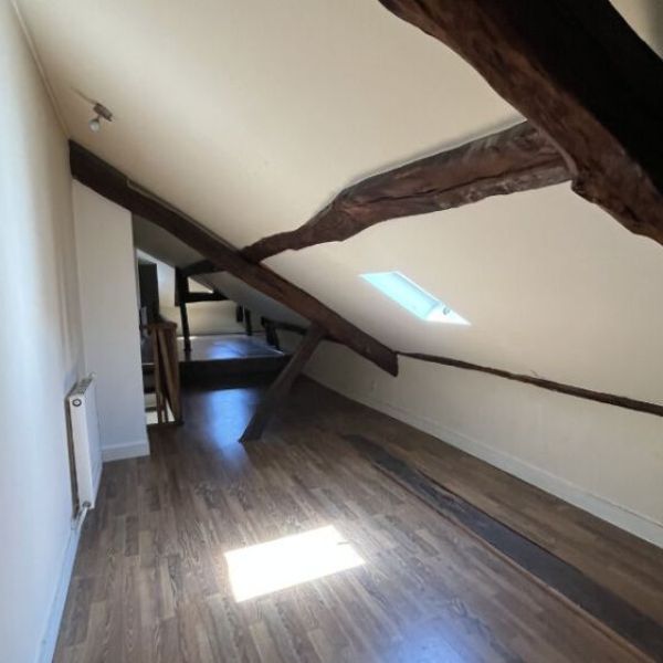 APPARTEMENT T2 DUPLEX RUE BEAUVOISINE !