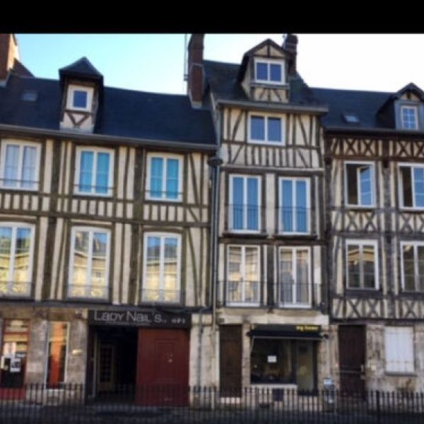 Local commercial à louer à Rouen  56M²