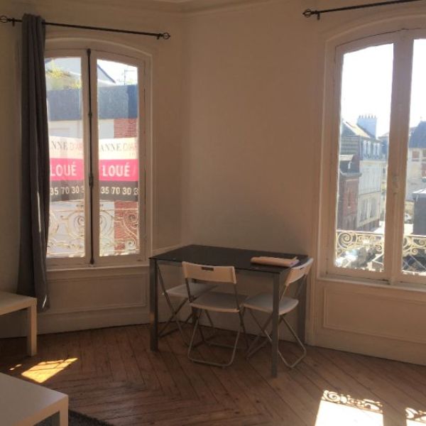 
APPARTEMENT TYPE 1 MEUBLÉ - 24M² - PREFECTURE - REF 792
