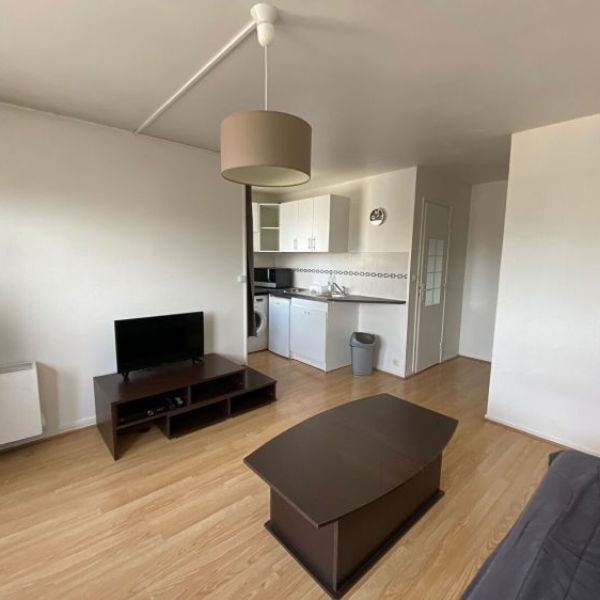 
STUDIO MEUBLÉ AVEC PARKING ET CAVE - ROUEN ST CLEMENT
