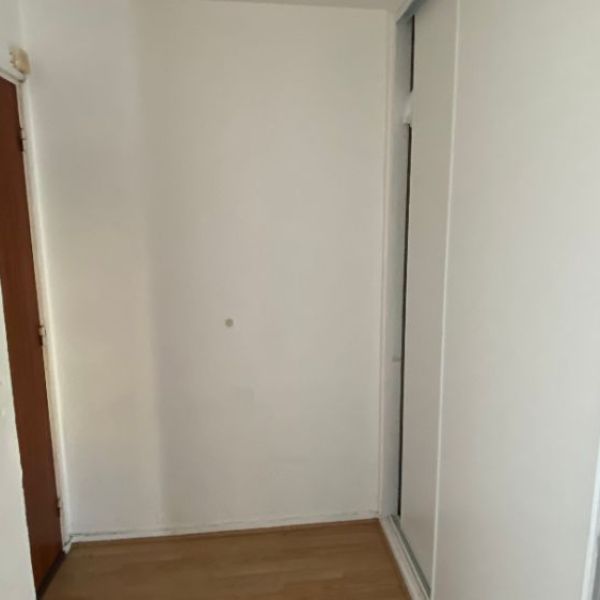
STUDIO MEUBLÉ AVEC PARKING ET CAVE - ROUEN ST CLEMENT
