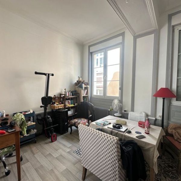 
APPARTEMENT T2 - QUARTIER BEAUVOISINE -

