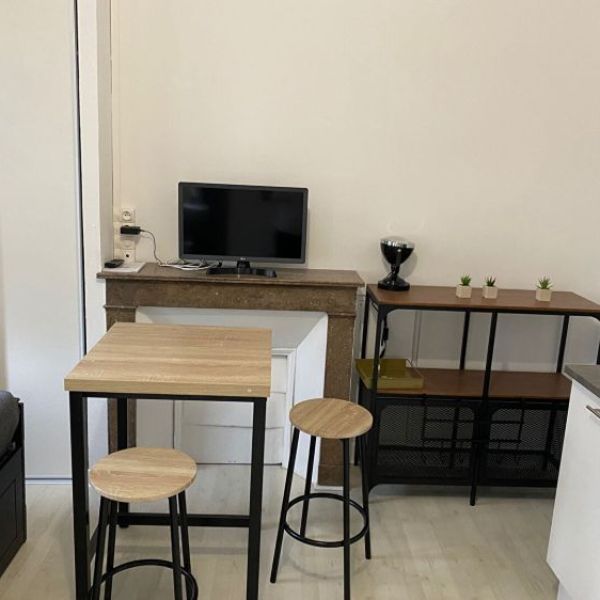 STUDI MEUBLE 20M² - PROXI VIEUX-MARCHE  - REF 3919