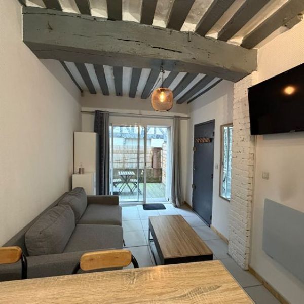 
STUDIO MEUBLE 17.4M² - SECTEUR VIEUX-MARCHE  - REF 690
