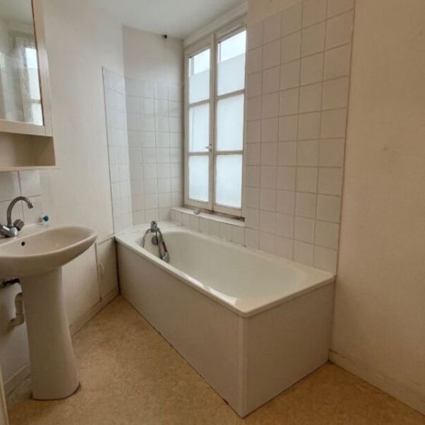
APPARTEMENT T1 - RUE CAUCHOISE - 28 M² - REF 3389
