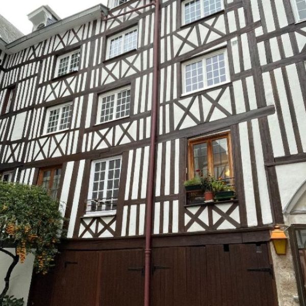 
APPARTEMENT T2 - MEUBLÉ - 29M² - MUSEE DES BEAUX ARTS / DONJON - REF 2200
